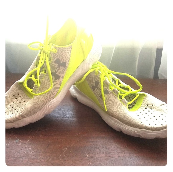 Womens UA Speedform sz (7) apollo 2 training shoes - Picture 2 of 5